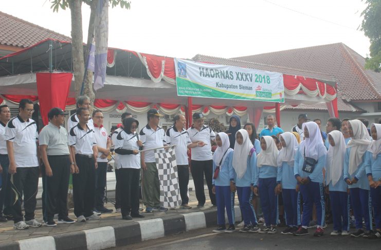 SENAM MASSAL DAN JALAN SEHAT BERLANGSUNG MERIAH