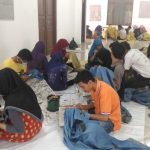 PERAGAAN HASIL KARYA PELATIHAN MEMBATIK ZAT WARNA ALAM